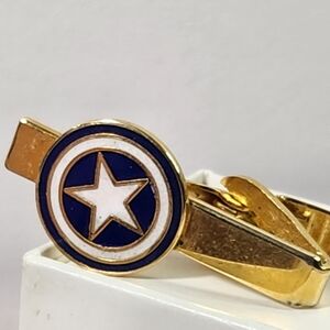 #2506, VINTAGE CAPTAIN AMERICA TIE CLIP, GOLD PLATED, ENAMEL